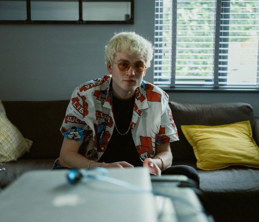 Imagine_TV_'s tweet photo. #Imagine you are crying because something is wrong, Tristan comes to you, gives you a hug and a lot of kisses
@TheVampsTristan https://t.co/H3ERaFws9T