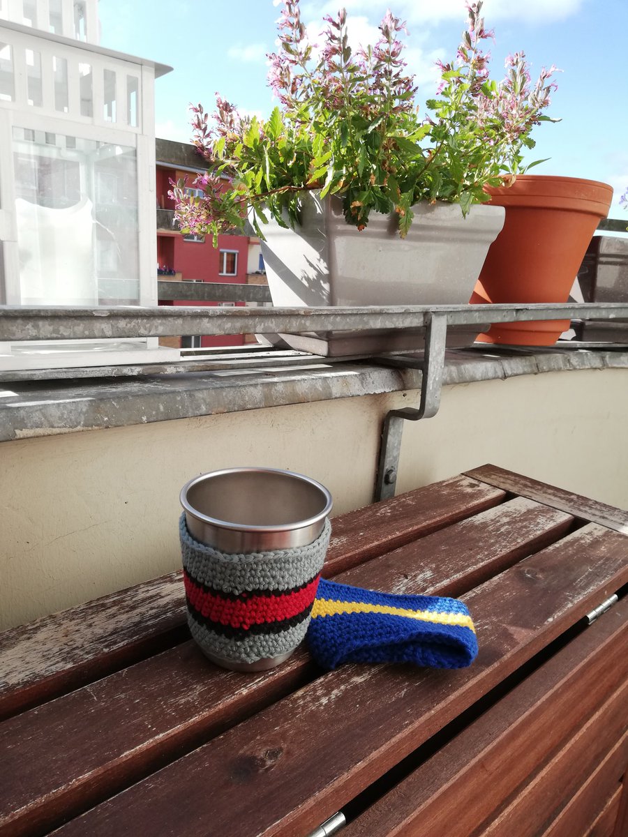 Schon mal für den Winter vorgearbeitet #mugwarmer #crochet #yarn #cupwarmer #wool #hook #Creative