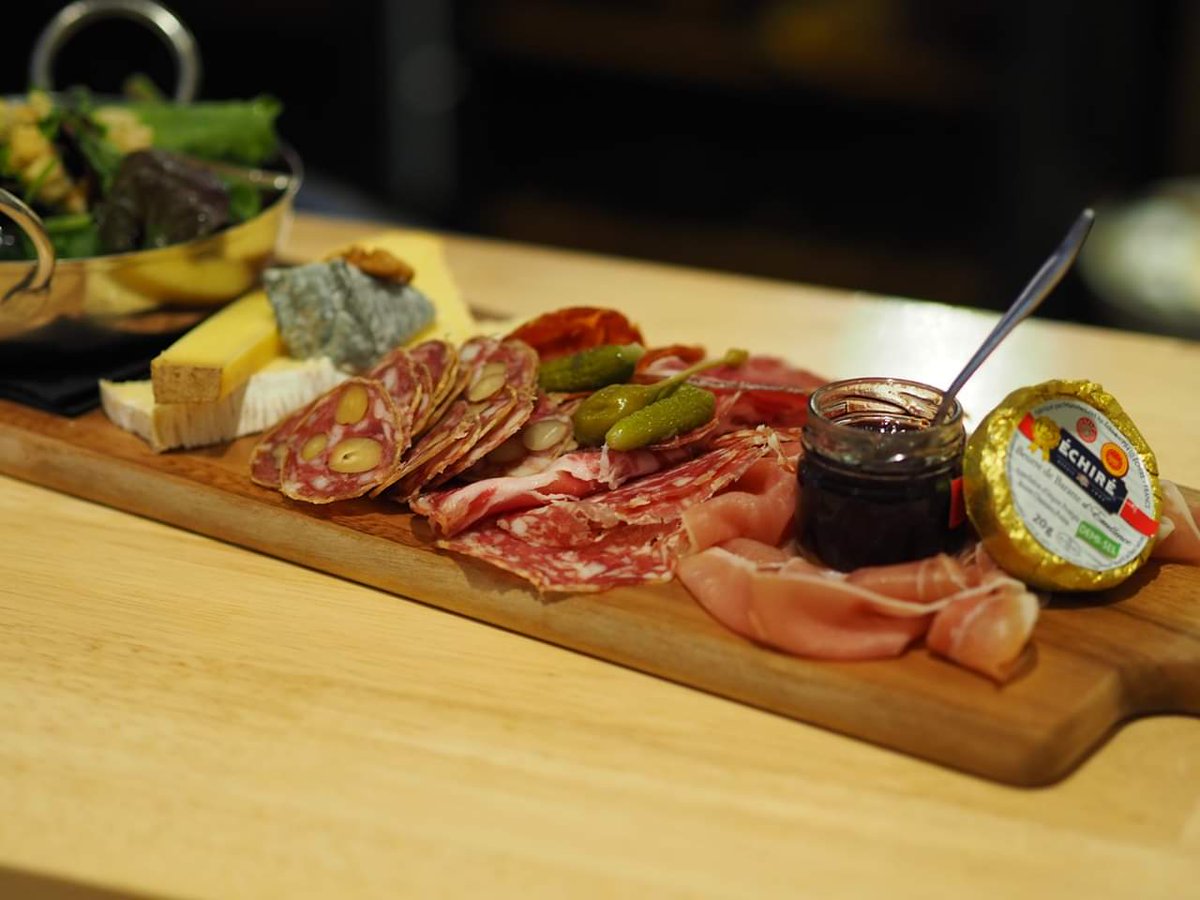 BiBoViNo85's tweet photo. Quelques photos du Week-end !
#Food #wine #winelover #weekend #Bibovino @BiBoViNo85 @larochesuryonfr #baravin #restaurant https://t.co/AiwonIzjl4