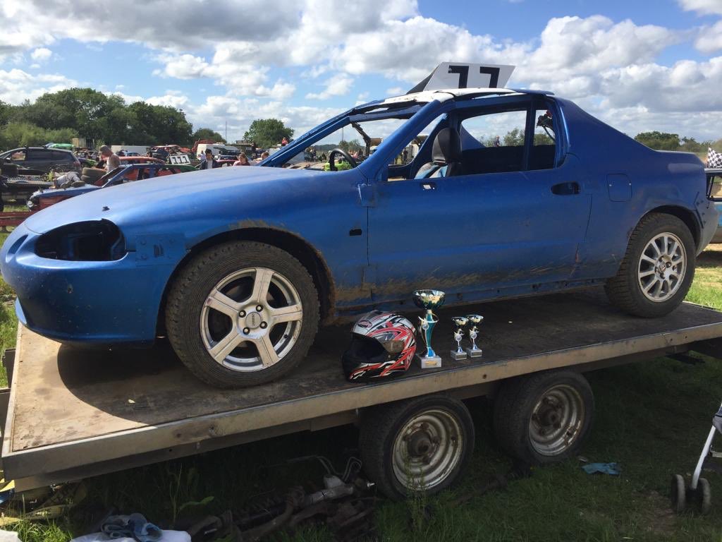 derbydoll76's tweet image. Hubby had a great days racing. Won all three races. #mudtrack #frontwheel #stockcarracing 👏🏻👏🏻👏🏻👏🏻😘