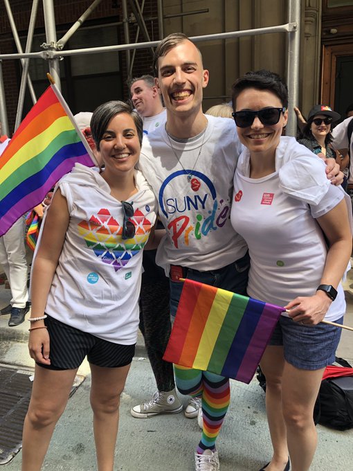 We ran into an FIT Alum! S/O to Alexis from Class of 2005 who received her BFA in Graphic Design. 👋 #SUNYPride<a href="/tag/worldpride2019"class="tags"><span>#worldpride2019</span></a><a href="/tag/sunypride"class="tags"><span>#sunypride</span></a>