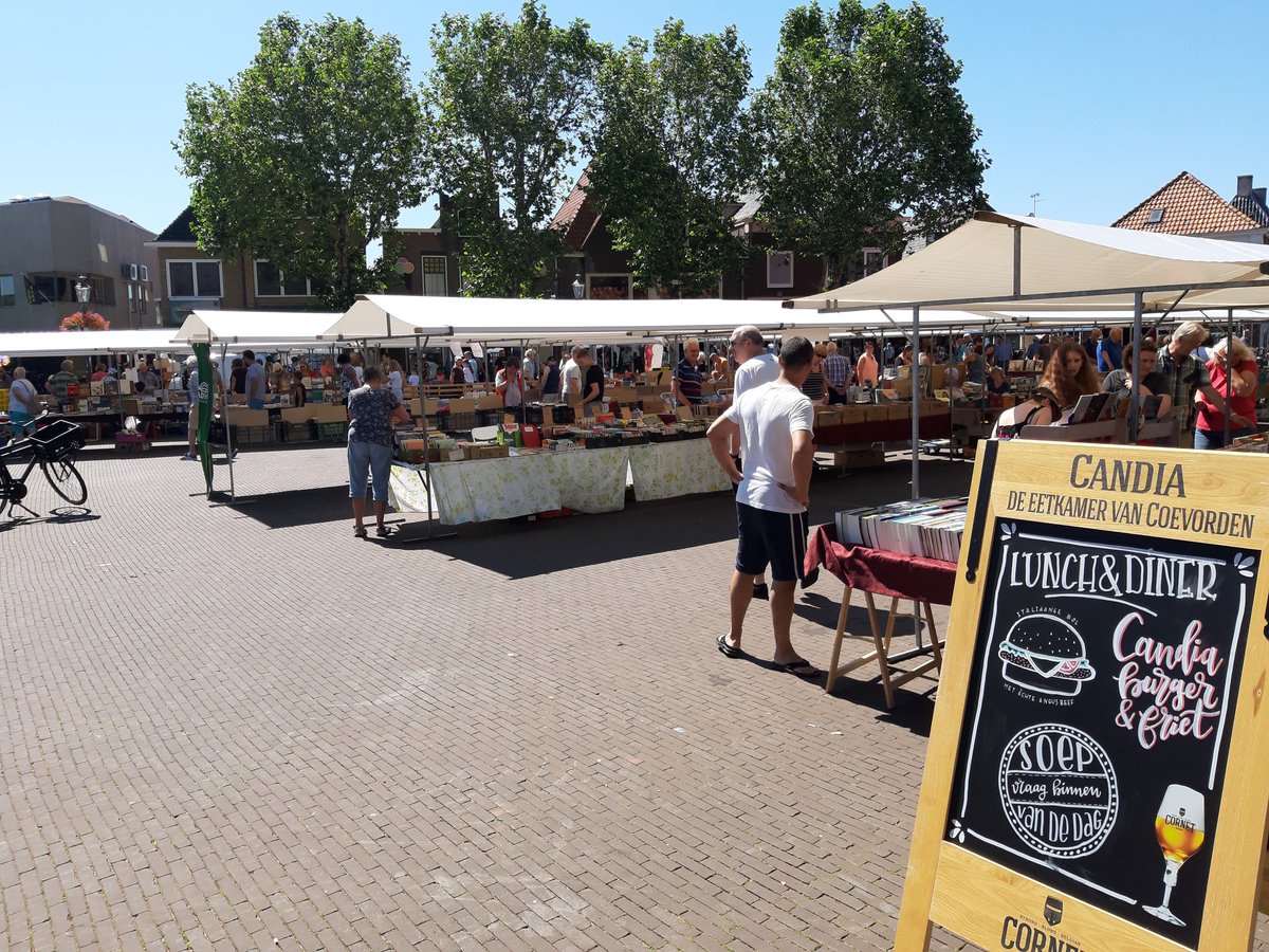 BoekenmarktCoev's tweet photo. Wat een prachtige dag gisteren in #StadCoevorden #boekenmarkt https://t.co/iqCkkYrkyQ