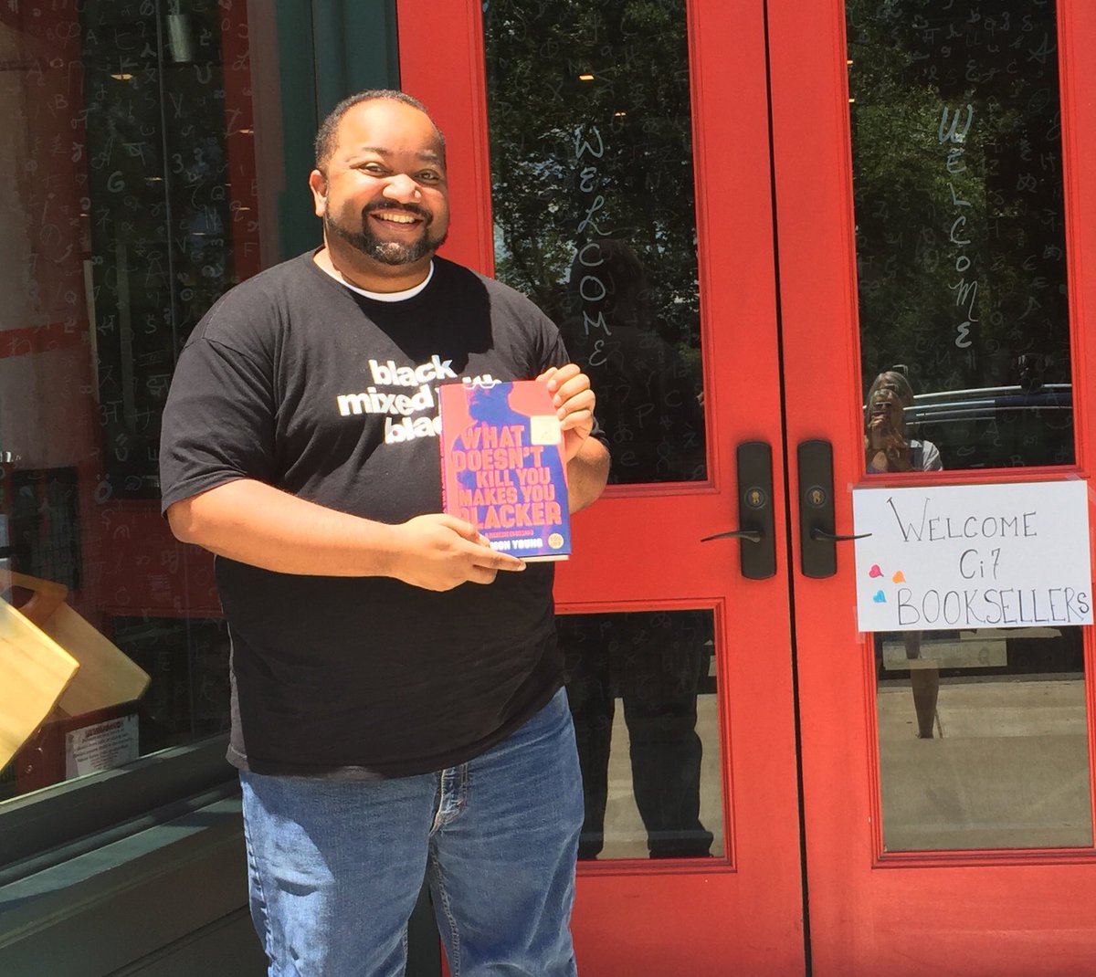 Kraarster's tweet photo. Good thing I didn’t take the #ci7 sign down @cityofasylumbooks Robert from @cafeconlibros_bk made my day by stopping by! @damonyoungvsb https://t.co/nhYRkU44Lo