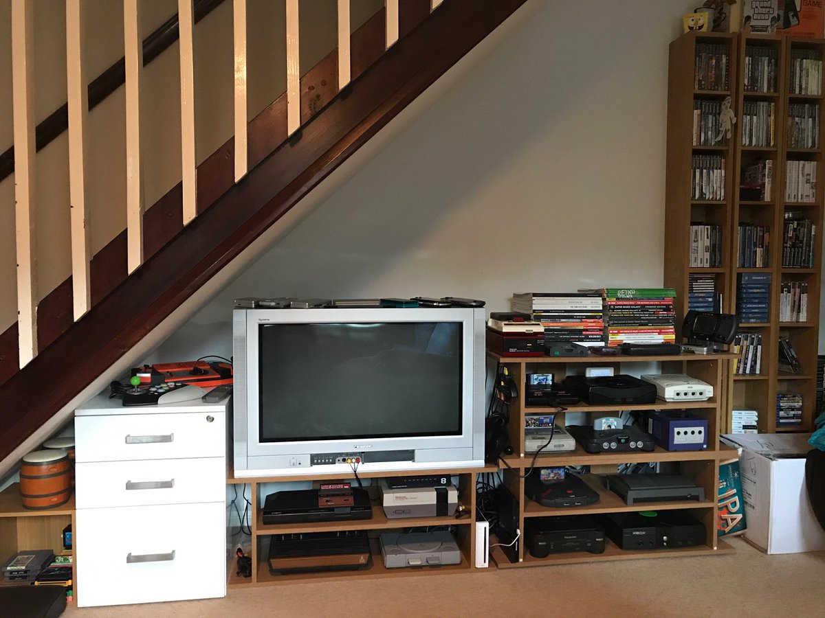 Colin_Zeal's tweet photo. @AEMcMaster @BrookChaos @A3rgan @stevecourtney79 @SNUKgaming @Nintendork9 @TheRetroRoomRoo @stewie55uk @TimGadler @farrelltheferal @GtoTheNextLevel Mine is more of a games living room 😂 https://t.co/b9DafeSJT7