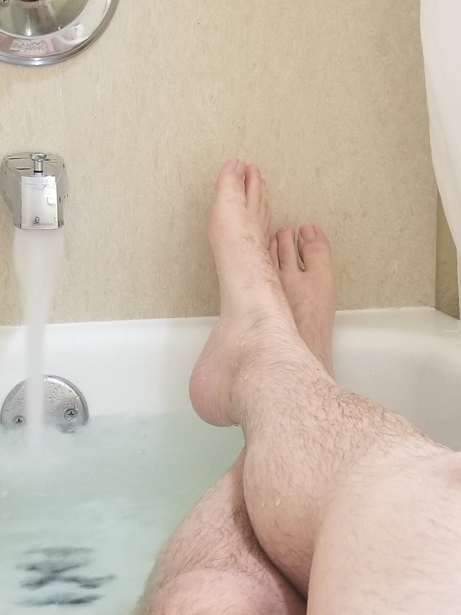 Icege's tweet photo. This decision has pleased me greatly
#ManBath #SummerHell #DaytonaBeachBeWilin #iHaveMonkeyToes #LegsOfTheFGC #Footdive https://t.co/4wnQd1MkyA