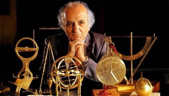 Gençliğimiz için örnek bir hayat süren ve dünya bilim tarihine kendi adını ülkemizle birlikte yazdıran Prof. Dr. Fuat Sezgin hocamızı saygıyla yâd ediyoruz..