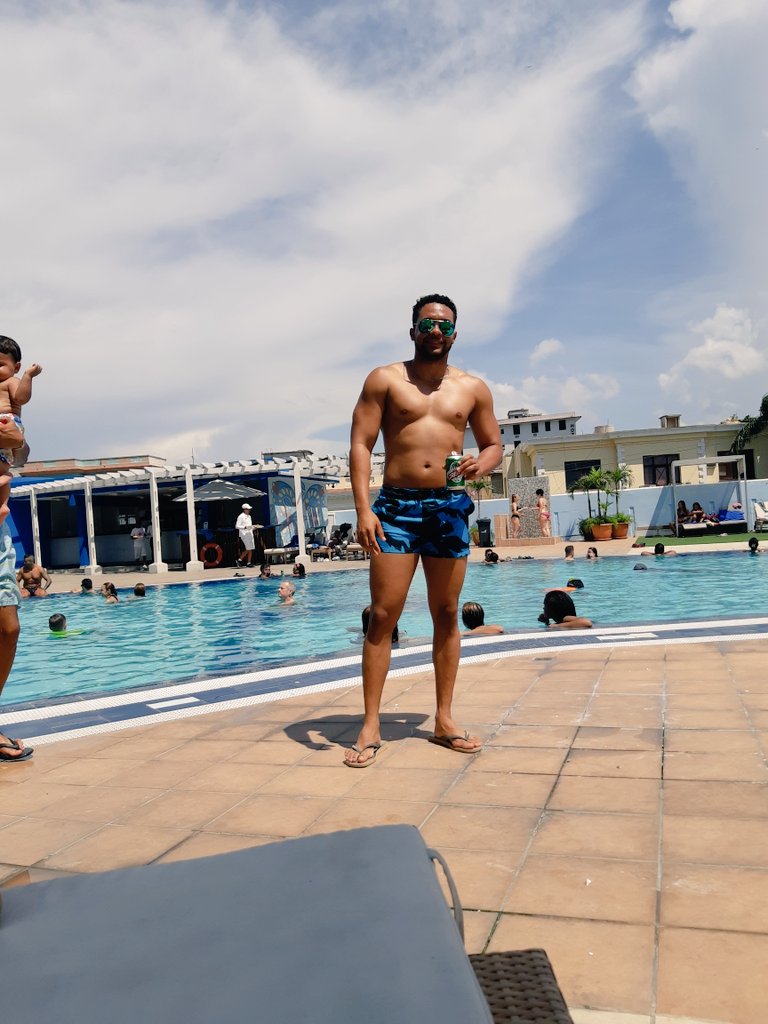 benq_09's tweet photo. Aprende a escribir tus heridas en la arena y a grabar tus alegrías en piedra. Piscina time! Hotel trip habana libre. ¡cubaaa! #solyson más sol que son. https://t.co/NKIaw9dD26