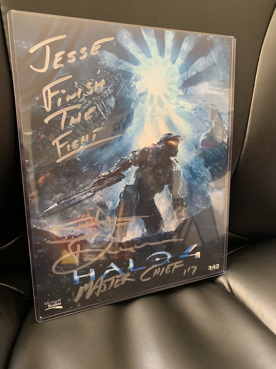gameinfinite10's tweet photo. I. MET. MASTER. CHIEF.

I can’t say how cool It was to meet @SteveDownes117 @ #WisconsinComicCon!

He was such a nice down to earth guy. #Halo was the game that got me into gaming, why I bought a 360, and eventually why I cared enough to make this gaming platform. 

#gameinfinite https://t.co/RCWKwad2zM