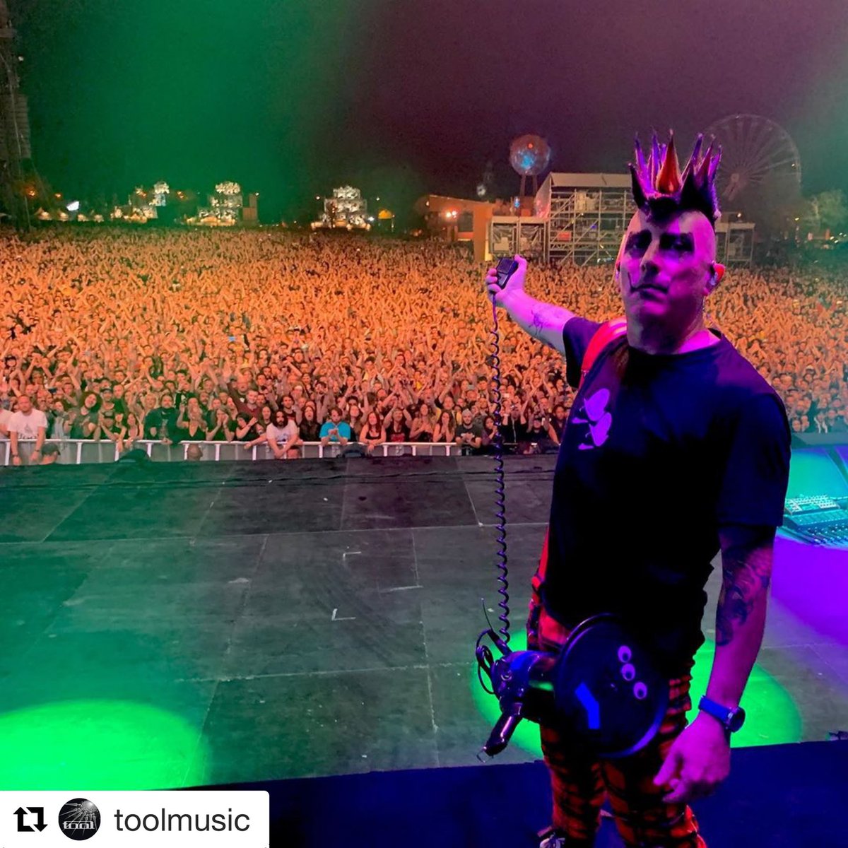 ToolPusciferAPC's tweet image. Head over to @Tool’s Official Instagram Page (toolmusic) for some great new pics from this tour.  @mjkeenan @AdamJones_tv #DannyCarey #JustinChancellor #ToolAry #Tool2019 instagram.com/toolmusic?igsh…