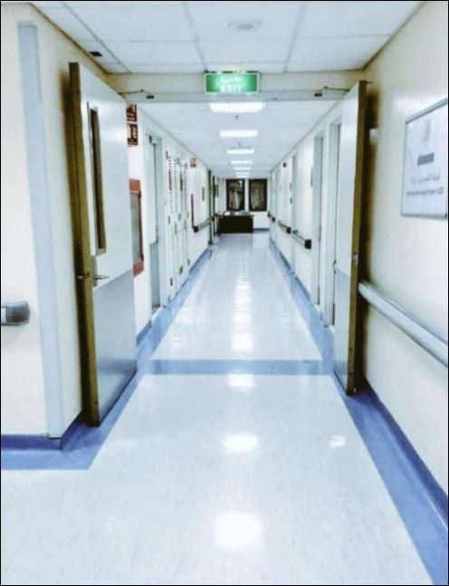 عندما تزور مريض بالمستشفى، إسأل التمريض اذا عندهم مرضى عُمانيين أو وافدين وما عندهم أحد يزورهم، وخاصة الوافدين بعضهم يكون محتاج ملابس، بعضهم محتاج يكلم أهله بس ما عنده قيمة الشحن .. المرض بالغربه صعب جداً ..