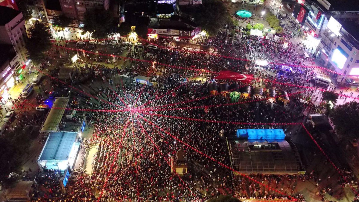 Bizde Onur Duruşu Budur!
#AilemizHerŞeyimiz