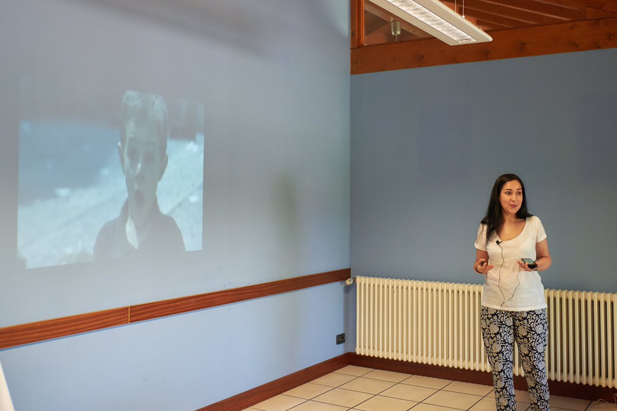 <a href="/redactoranet/">Noelia Jiménez, de Redactora.net</a> contándonos como contar. Parece fácil... pero no...
<a href="/wpamurrio/">wpamurrio</a>