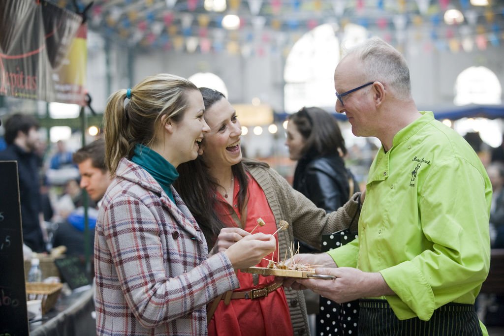 TimeTravelAdvs's tweet photo. PRO TIP: When in #Belfast, visit the beautiful Victorian St. George Market (Fri-Sun). There has been a market on this site since 1604. Find locally sourced groceries, unique gifts, &amp; a lively coffee/music scene.

#StGeorgesBEL #VisitBelfast #Foodie #MagnoliaMarket #MarthaStewart https://t.co/BClUhq3hOf