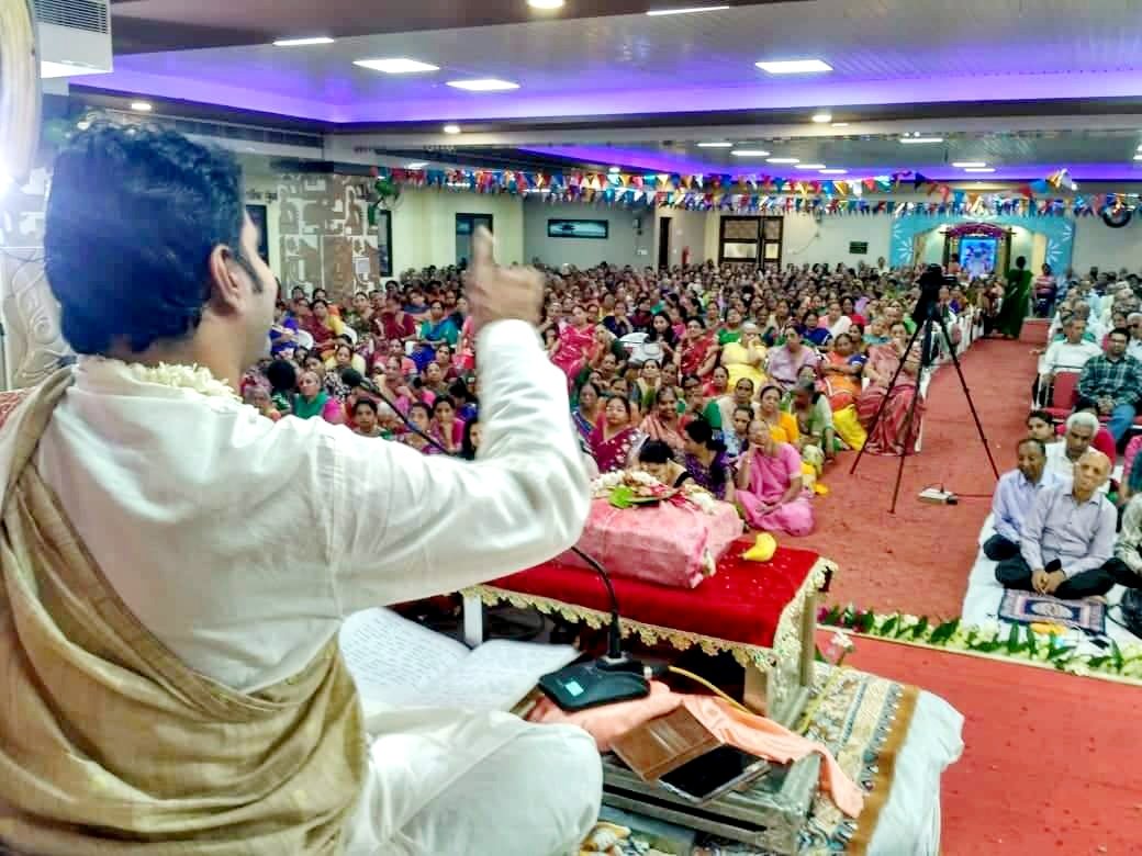 goswami108k's tweet photo. #Shrimad #Bhagvat #Dasham #Skandh Katha #Mahotsav (Ahm)
5th Day's #Divine #Celebration.
#Goswami #Kunjeshkumarji (#kadi)
26th to 30th june 2019 in
#Maninagar #Ahmedabad
Organised-: #Khadayata 242 Pragati #Mandal #Trust- #vrajyatra2019 https://t.co/FmWDbPVTVz