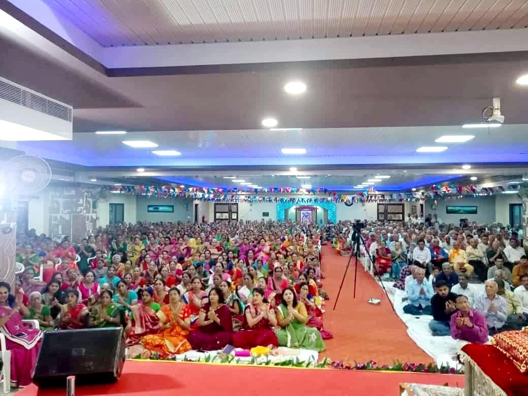 goswami108k's tweet photo. #Shrimad #Bhagvat #Dasham #Skandh Katha #Mahotsav (Ahm)
5th Day's #Divine #Celebration.
#Goswami #Kunjeshkumarji (#kadi)
26th to 30th june 2019 in
#Maninagar #Ahmedabad
Organised-: #Khadayata 242 Pragati #Mandal #Trust- #vrajyatra2019 https://t.co/FmWDbPVTVz