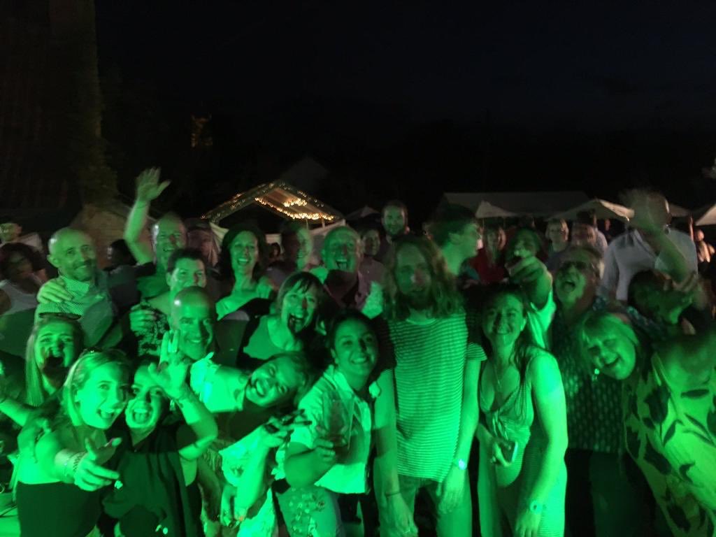 FoxGarboldisham's tweet photo. A truly brilliant weekend! Absolutely nuts. @JustTomandPete @missingtheferry @sibuckphoto #harvs #banco #redglass #ricochet the best bands ever, best food and best ales. Thank you to all who came and spent your precious time with us X https://t.co/TgMcjBTsUS