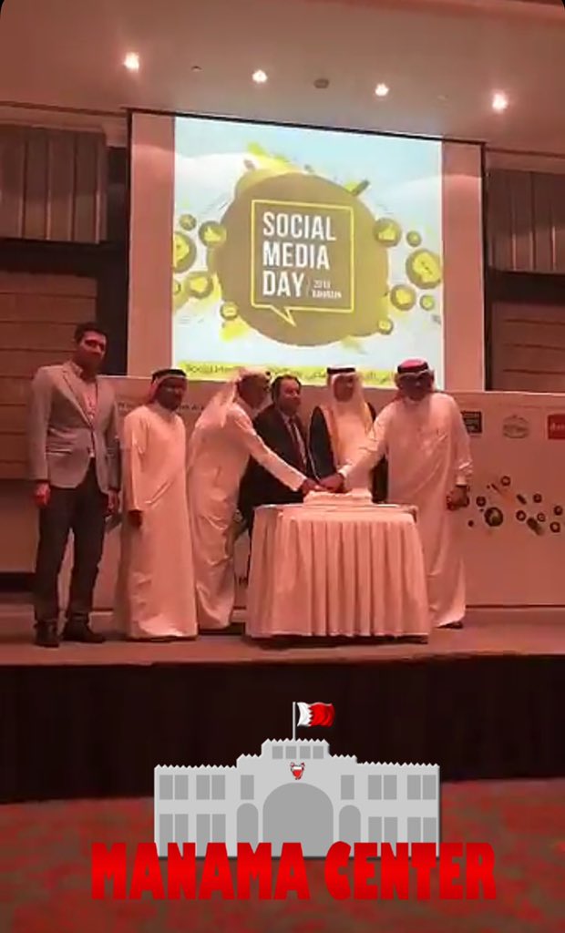 HatemKameli's tweet photo. تشرفت اليوم بلقاء معالي الشيخ هشام بن عبد الرحمن آل خليفة، محافظ محافظة المنامة @CG_Bahrain ورعايته لحفل تدشين كتابي (٣٦٠ درجة_التسويق على منصات التواصل الاجتماعي ) في مملكة #البحرين
كل الشكر موصول له ولأهل البحرين الكرام
@SMCBahrain
#smday
#smm360 https://t.co/shsWtvKoHq