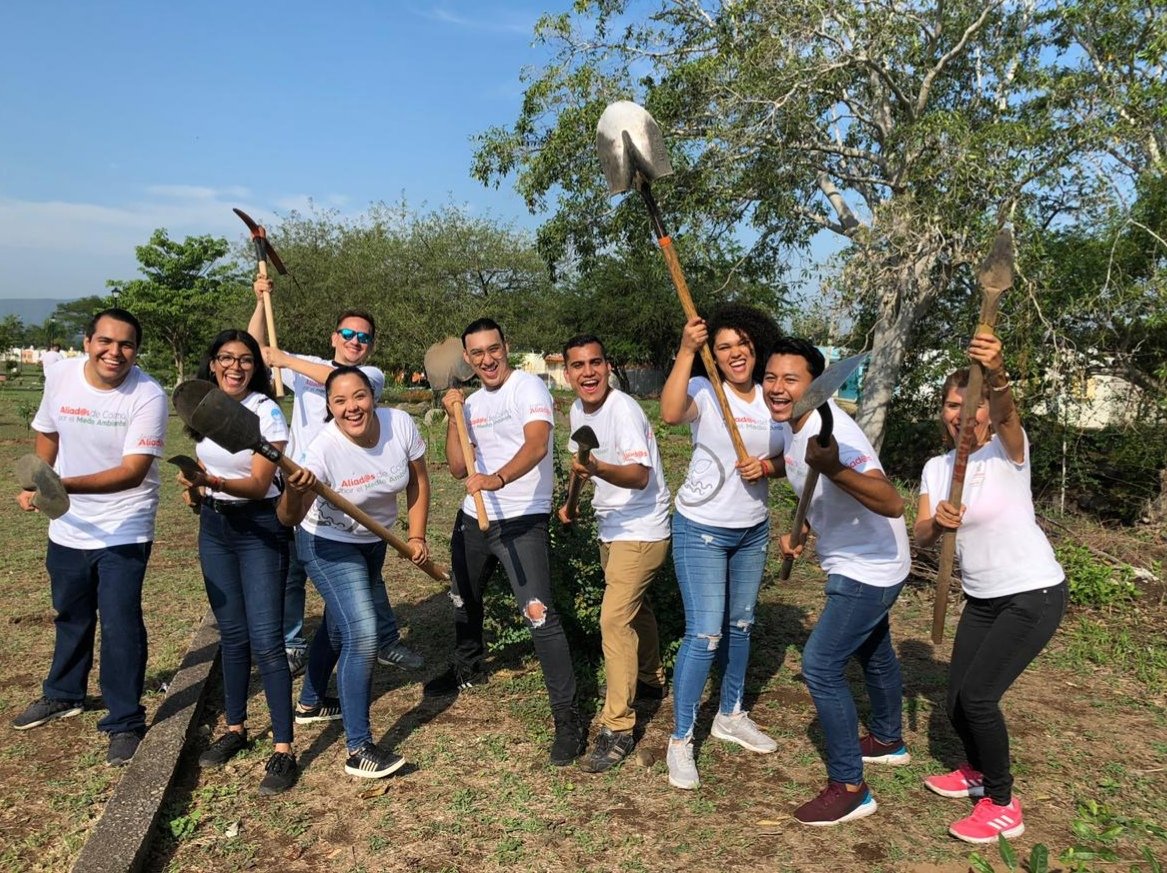 TuAliad's tweet photo. ¡Reforestando andamos!
¡Todo julio y agosto reforestando Colima!
Participa en #AliadosDeColimaPorElMedioAmbiente y contribuye a salvar nuestro planeta.
#ColimaNatural
#JóvenesAliados
#ConfiemosEnColima https://t.co/hgT4rYKEdW