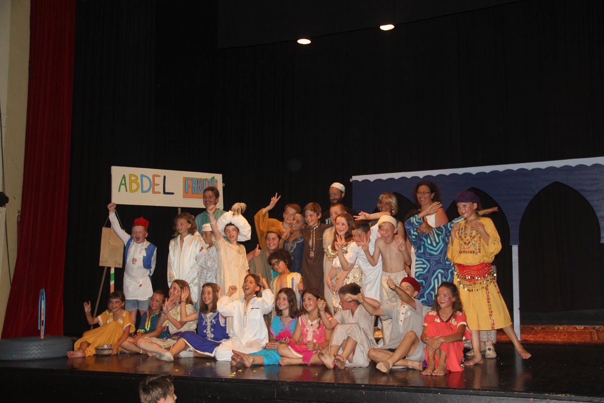 CMSaintMartin's tweet photo. Une belle photo souvenir de notre soirée au théâtre des Copiaus où nous avons joué #NasreddineLeFouQuiEtaitSage... https://t.co/Ke9IJIHDa4