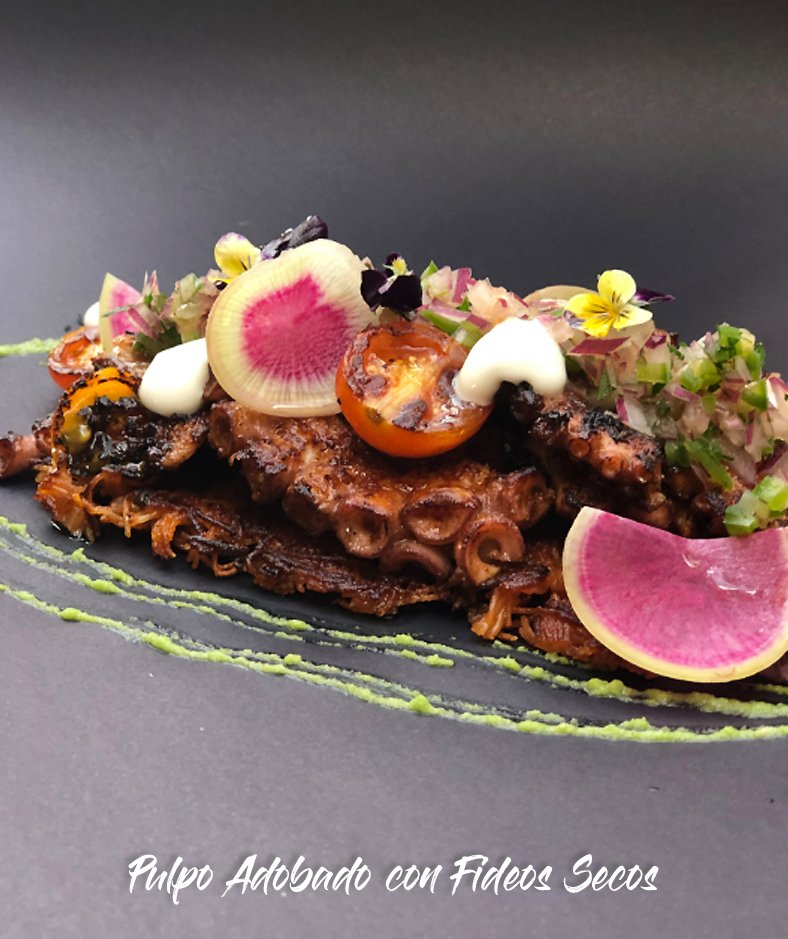 Toro_Cabo's tweet photo. Pulpo a la plancha adobado con chorizo, tomates, pimientón y pimiento rojo, se sirve sobre una salsa verde cruza y se acompaña con una salsa criolla peruana y crema acida.🐙

#ToroCabo #LatinKitchenAndBar #ToroCaboExperience #Pulpo https://t.co/uDkSizpwes