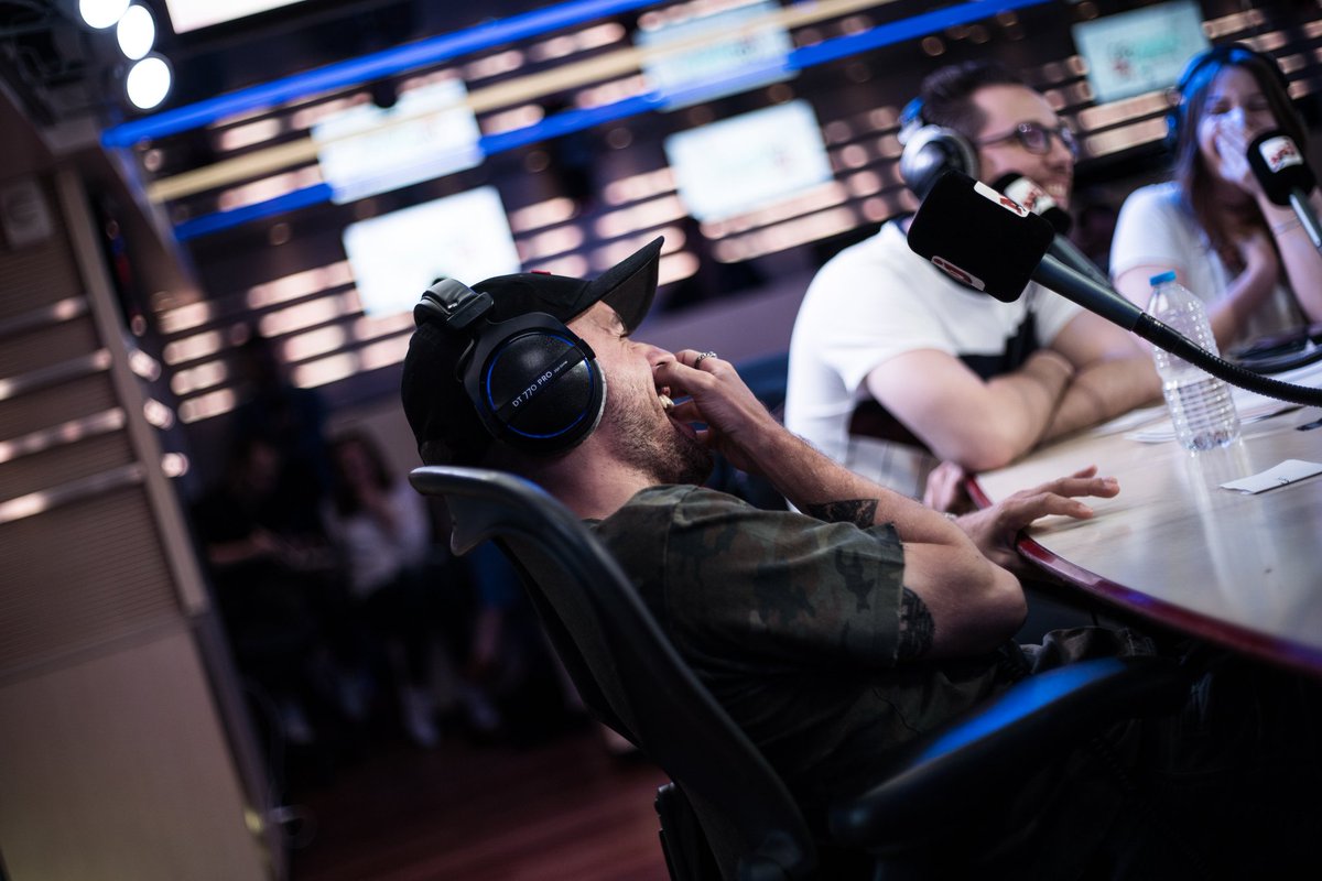 Merci <a href="/xSqueeZie/">M8 Squeezie</a> d'avoir répondu présent pour clôturer avec nous la saison NRJ ! 😎 #DomingoRadioStream