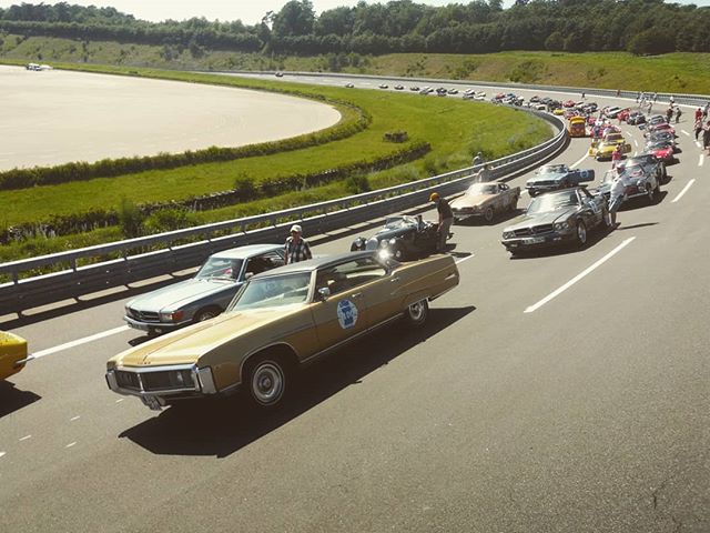 real_dbayer's tweet photo. Die Steilkurve auf dem Testgelände von #Bosch am #Boxberg
#Buick #Electra #1969
#Mobility #KeepHistory #historic #car https://t.co/UyMMeZSXv6