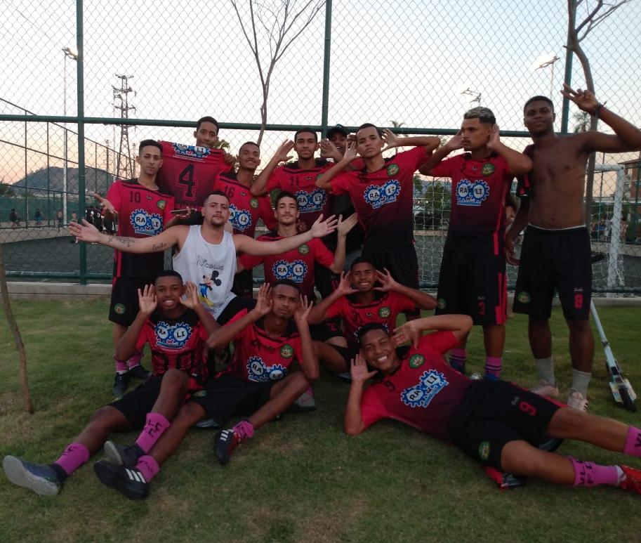 FlaSulTT's tweet photo. CLASSIFICADOS!!!

FlaSul 3x1 Flavelinha 

⚽ LF
⚽ Renan
⚽ Jonas

Pros alemão é tchau, pra favelinha é tchau... já foooi, já foooi 🎶🤣 https://t.co/FAdVjHwG85