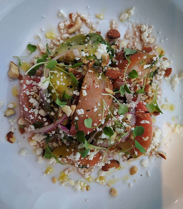 🍅 Heirloom Tomato Salad | Bulgarian feta, toasted almonds, balsamic, rosemary, micro arugula. 🥗
.
.

#heirloomtomatoes
#tomatosalad #summersalad #summerplates #dinner #timerestaurant