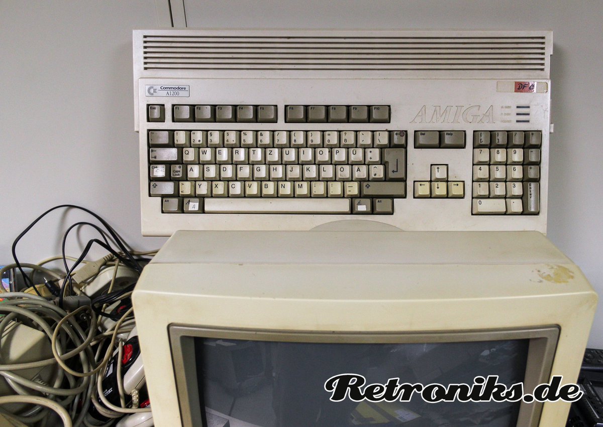 Retroniks_de's tweet photo. In January 2019 a mate from FB wanted to get rid of his Amiga stuff. I offered to buy the lot if he agreed upon installment payment as I was short on money due to my business movement. Last weekend I received the lot 😍 #Amiga #A1200 #CD32 #A500Plus #1085S #Gloom #Pirates #MKII https://t.co/cD47zNZquH