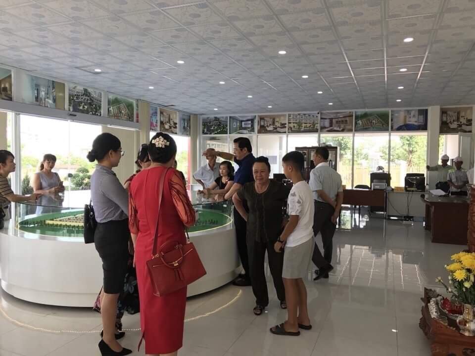 Bán căn hộ Phúc Đạt , vị trí đẹp .
➖ Căn hộ A 42 m2 : 1PN + 1wc
➖ Căn hộ B 49 m2 : 2PN + 1wc
➖ Căn hộ góc C 48 m2 : 2PN + 1wc
➖ Căn hộ góc D 56 m2 : 2PN + 2wc
🌳Được ngân hàng Vietcombank hỗ trợ 70% trong 20 năm.
Liên hệ ngay : 0919.721.179