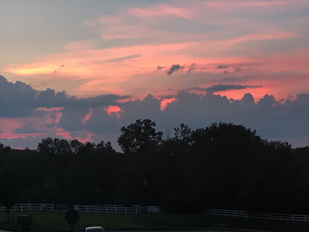 Deb_Varallo's tweet photo. Nice sunset this evening in Old Hickory #Tennessee. #sunsetintennessee #sunset #oldhickorytn @Hermitagegolfc https://t.co/MIjnaxVXtx
