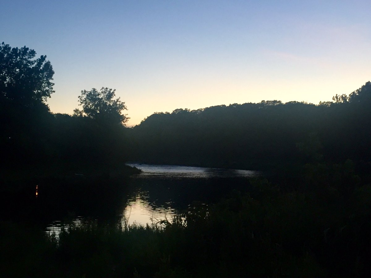 WaschukCanUA's tweet image. #Toronto in the pre-#UkraineReformConference calm. Humber River, Old Mill at dusk. | Торонтська тиша перед 🇺🇦 конференцією.