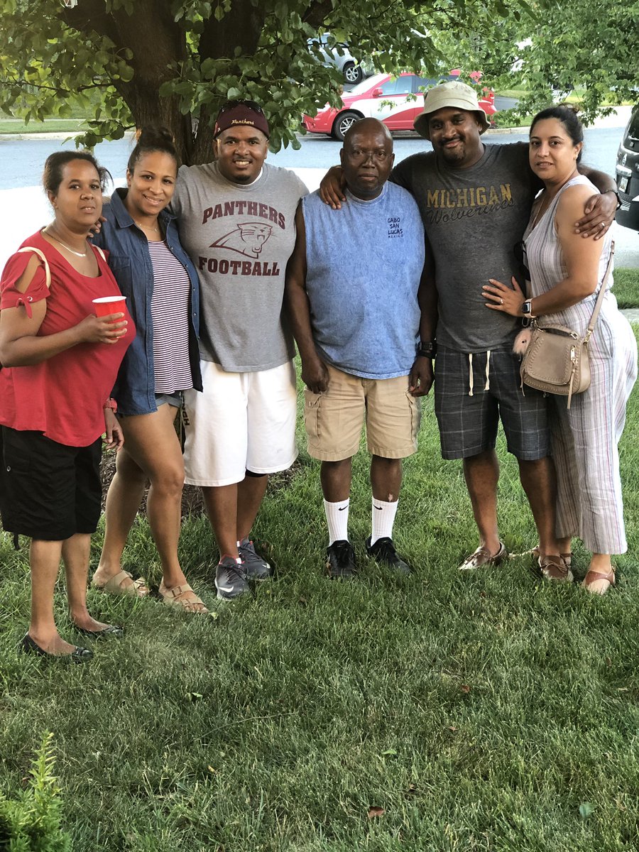 CoachKnee's tweet photo. Great time down in Bowie today with family celebrating Dad’s 77th Birthday today!🤗😌🦀🦀❣️ #HBDPops #Nesmith #crabboil https://t.co/a1eWqSknir