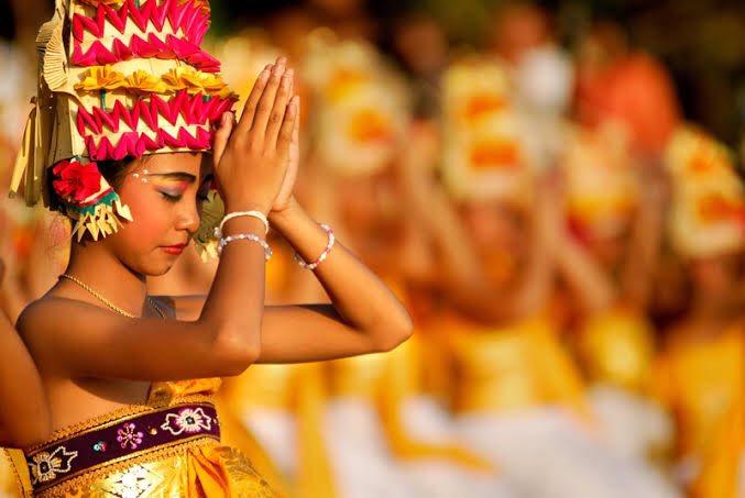 baliscuba's tweet photo. Bali is the ‘Island of the Gods’.  Almost every day the Hindu community holds religious ceremonies.  See you in Paradise.

#bali #baliculture #hinduisland #paradise https://t.co/ewlTkk8RvG