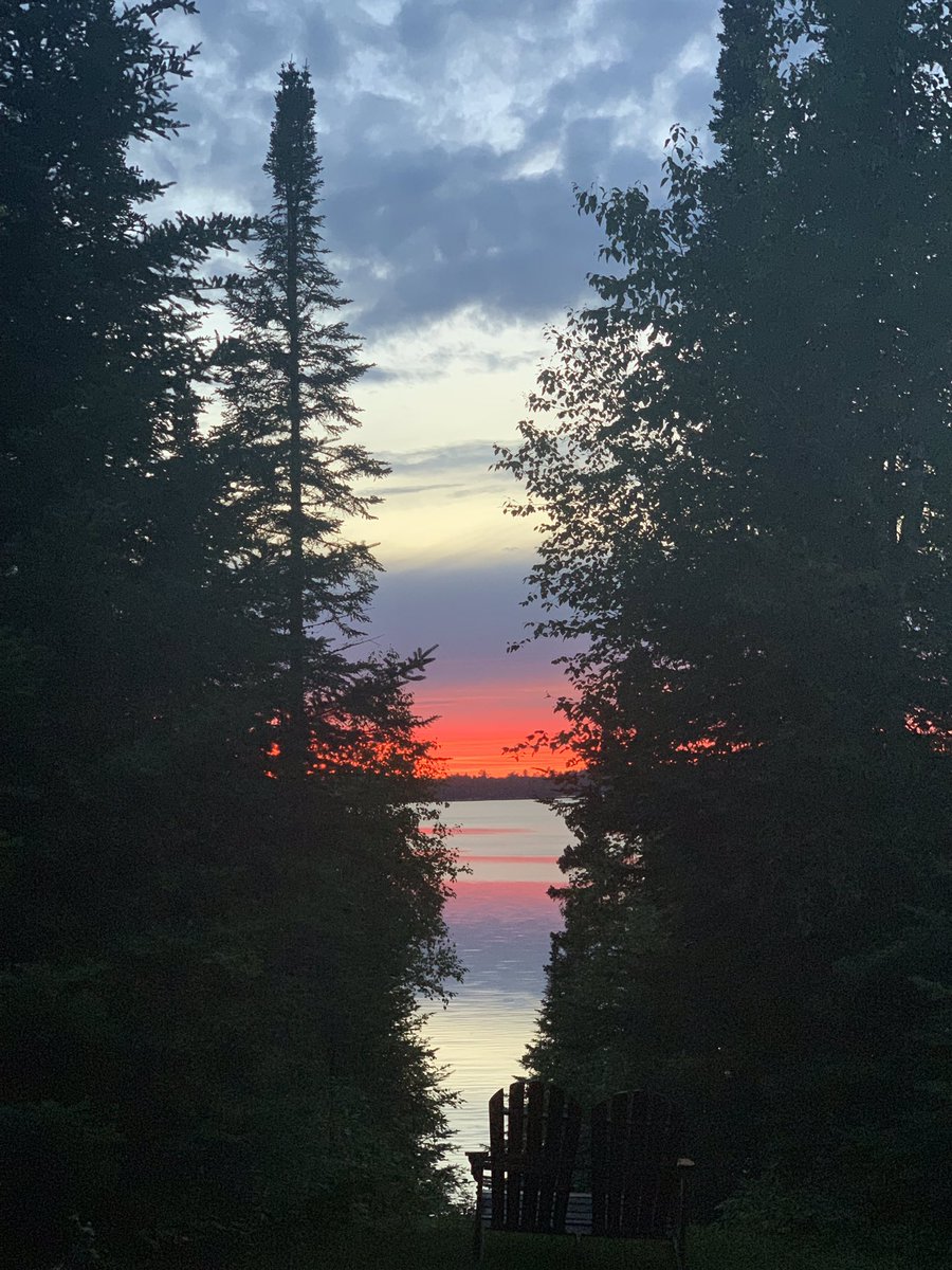 BudimirDan's tweet photo. @JustinLilesWDIO beautiful sunset on Turtle Lake in Marcell Minnesota https://t.co/Slby1arvlf