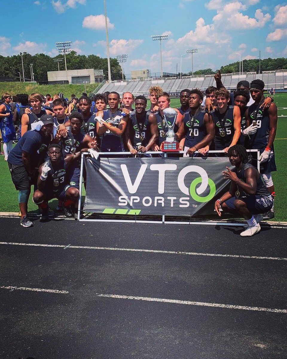 Cob_Reeves's tweet photo. Thank you @VTOSPORTS for a great weekend. Ended with 1rst team All-American QB and 7on7 champions couldnβt have asked for anything better #DTSTRONG #Bluehundreds https://t.co/SkBFboIdHL