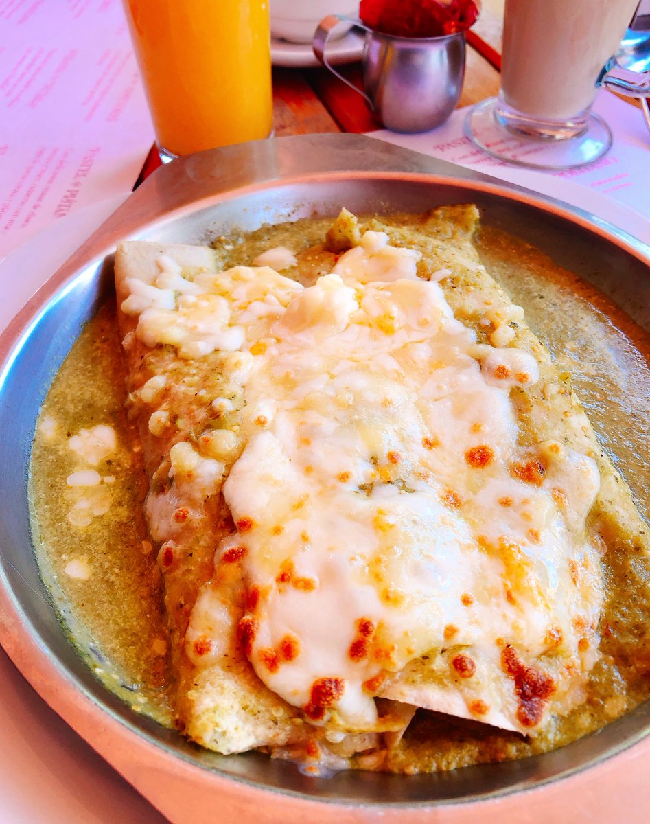 De visita <a href="/cafealondra/">Cafe Alondra</a> en pleno centro histórico de #Cuernavaca . Se desayuna muy bien, en especial el pan de Elote! Excelente servicio y a muy buen precio. Lo mejor de todo es que puedes ir con tu perrito y hasta le dan unos premios! #foodie