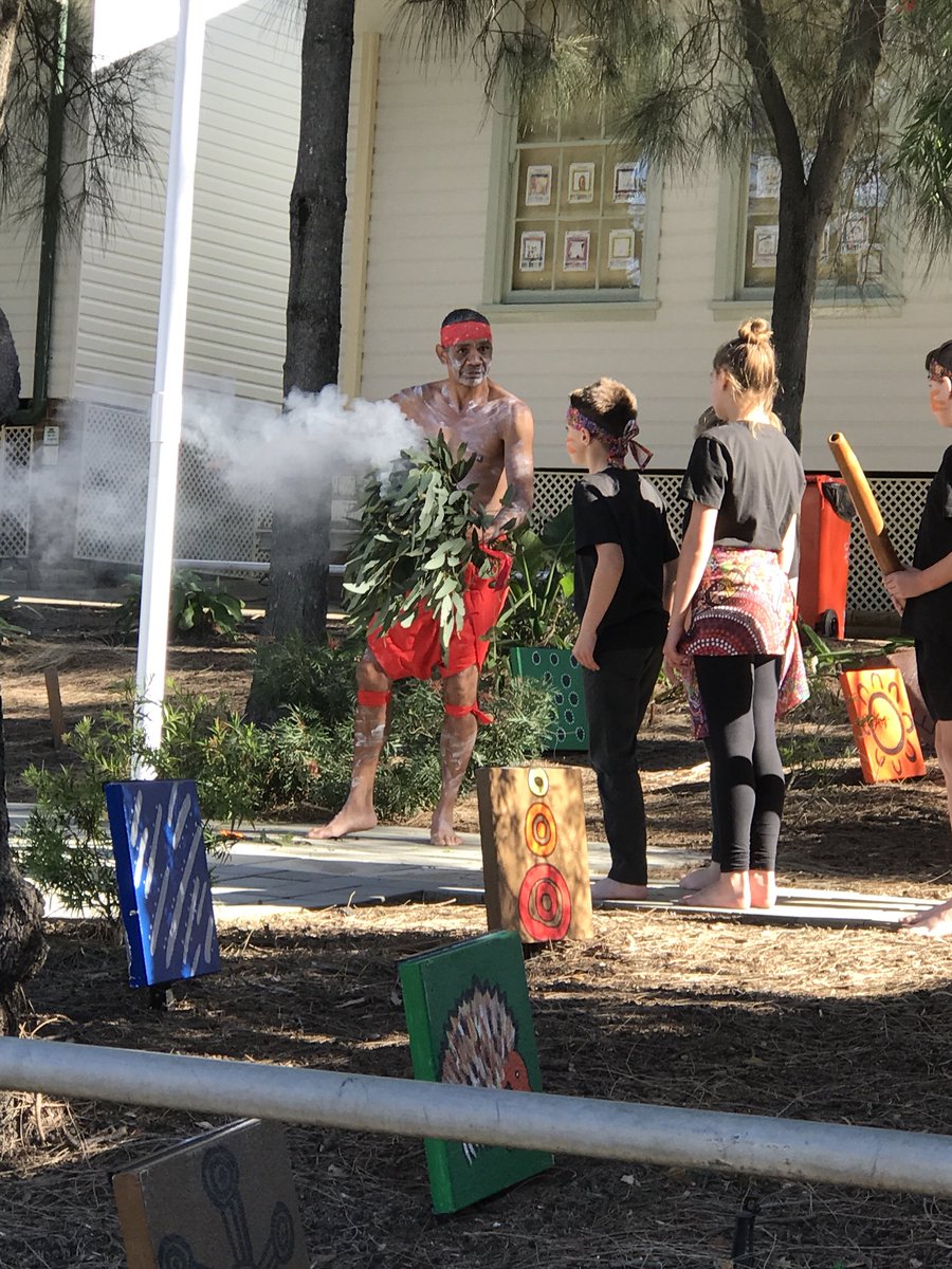 MSiokos's tweet photo. NAIDOC Week ceremony at Bossley Park PS Students, teachers &amp; community celebrating rich culture Voice Treaty Truth @RegionalSouthOD @NSWEducation https://t.co/kyDxnIE6RN