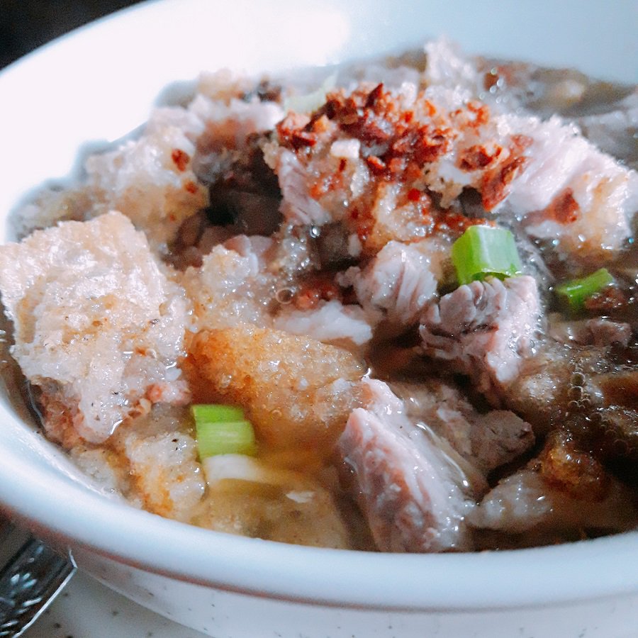 CrisWrites's tweet image. Noodle soup made with pork offal, crushed pork cracklings, chicken stock, beef loin, and round noodles, delicious #batchoy signals #rainydays is here again in #Iloilo. 
Check out more local food fare in this blog: shemaegomez.com
