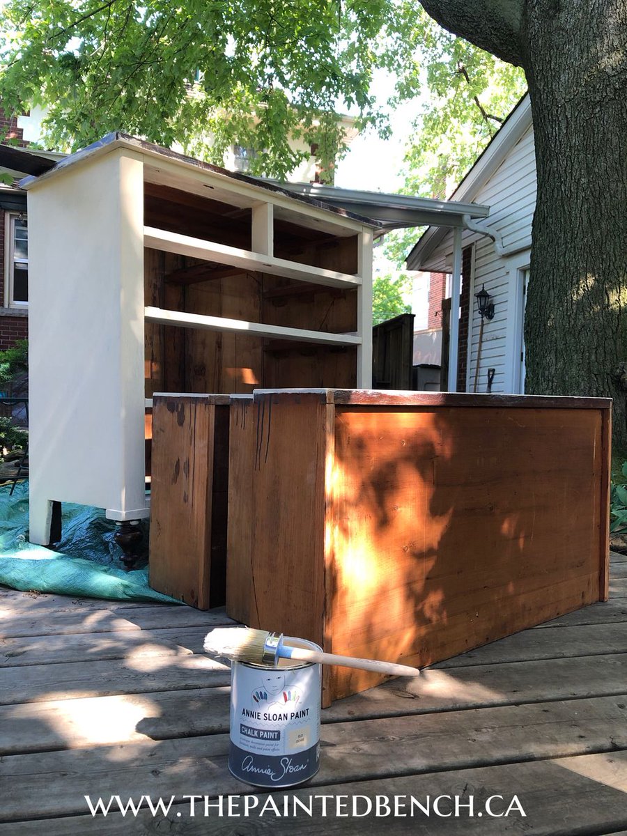 ThePaintBench's tweet image. It’s been a long time since I’ve painted in the back yard, years probably!  What a treat it’s been getting this base colour on this wonderful piece I picked up at Aberfoyle Antique Market today. 
Annie Sloan’s #oldochre to start followed by my old favourite #tilton after dinner!