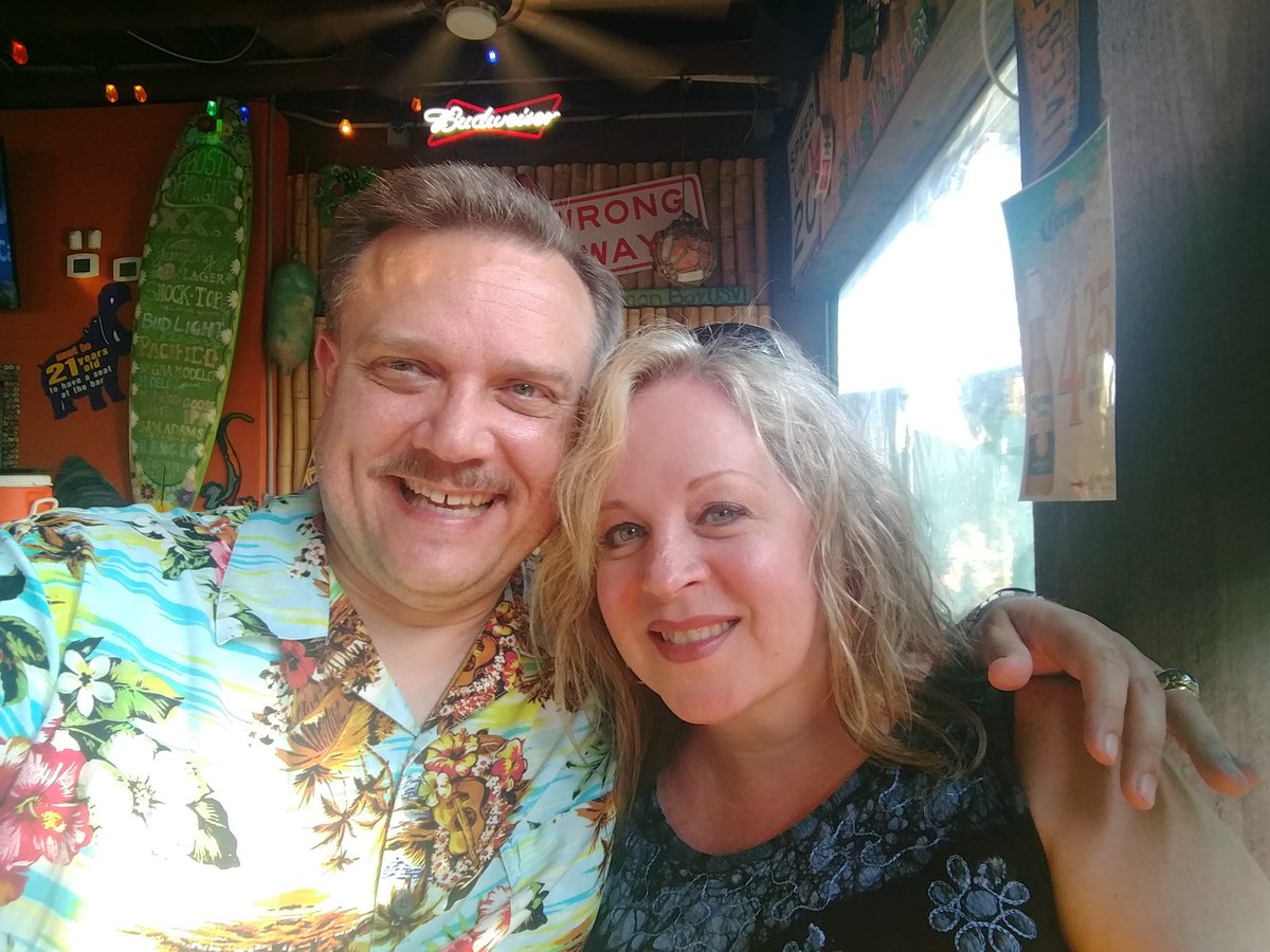 AuxGuardian's tweet photo. Me and my favorite gal relaxing @NachoHippo. #bestwifeever https://t.co/oubQts5W0n