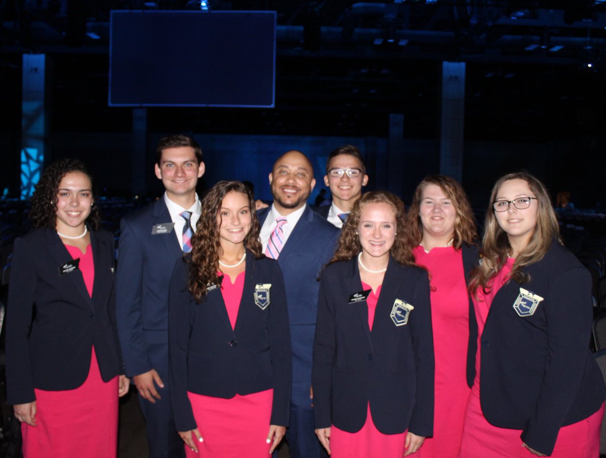 StevenJMitche11's tweet photo. I love being able to work with the most amazing students in #TENNESSEE. @FBLATN is representing well here at our @FBLA_National Leadership Conference here in #SanAntonio. 😎 #FBLA #NLC19 #CreateLeadInspire #FBLATN #iLoveMyJob #CTSOlife https://t.co/P1g0Wf9S7w
