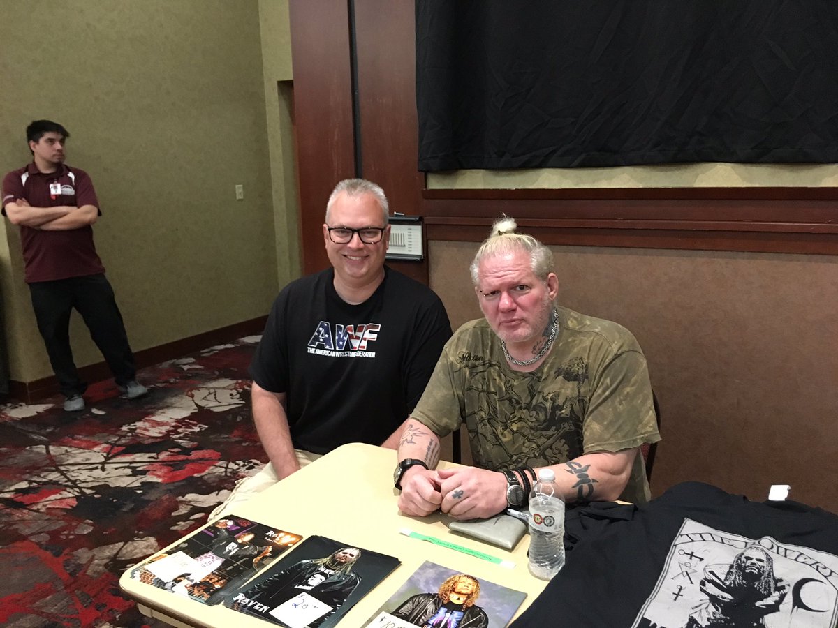 chrisnichtern's tweet photo. @theraveneffect It was an honor meeting you last night. Thank you for your time and kindness. #quotetheraven #nevermore @realAWF https://t.co/1VgDslcl38