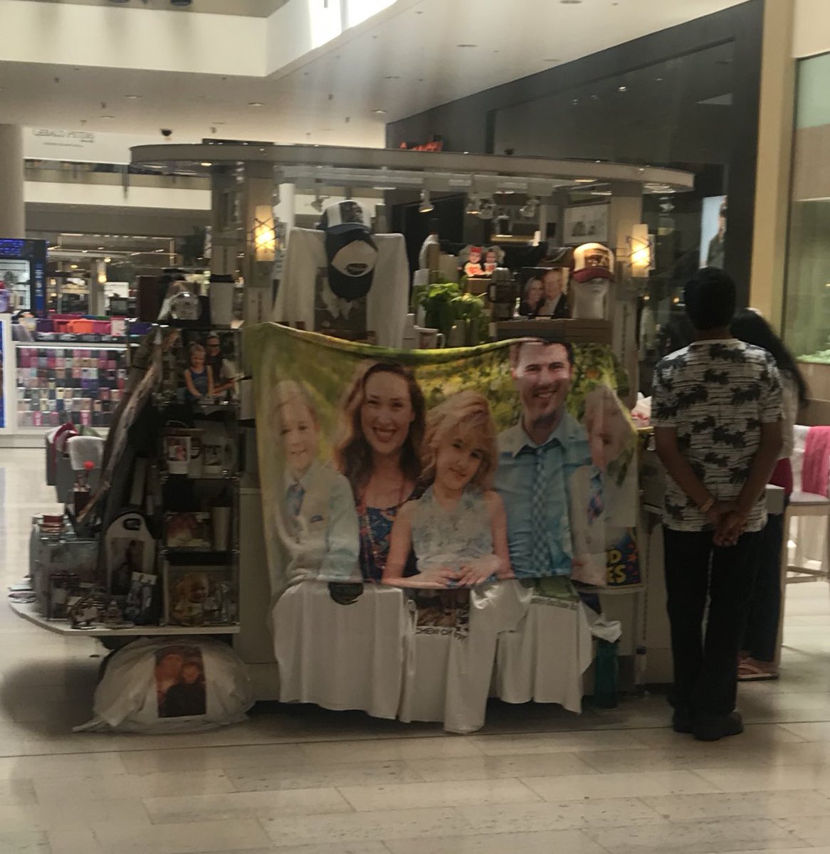 nwolbrom's tweet photo. Walked by this kiosk in the Staten Island Mall and was wondering why that family looked so familiar...#stockphotofail @ballingerfamily @ColleenB123 https://t.co/1tdpiivO8s