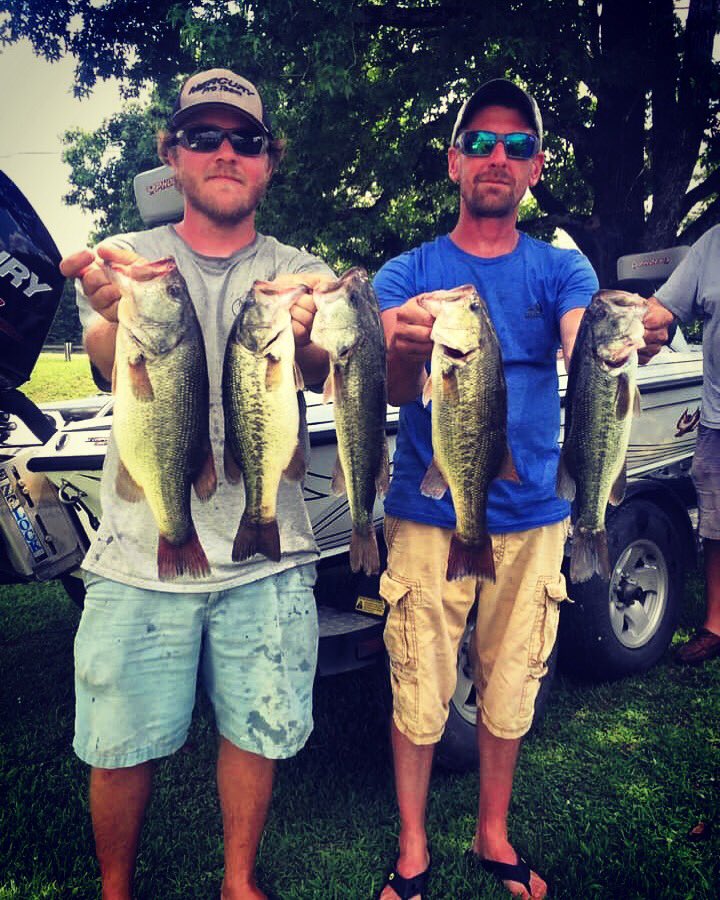ZachLeeper's tweet photo. 1st place in the Perry County Bass Club. #mercurymarine #Solarbat #enigmafishing #1013WOPC #planeth2o https://t.co/37VLCuBFPA