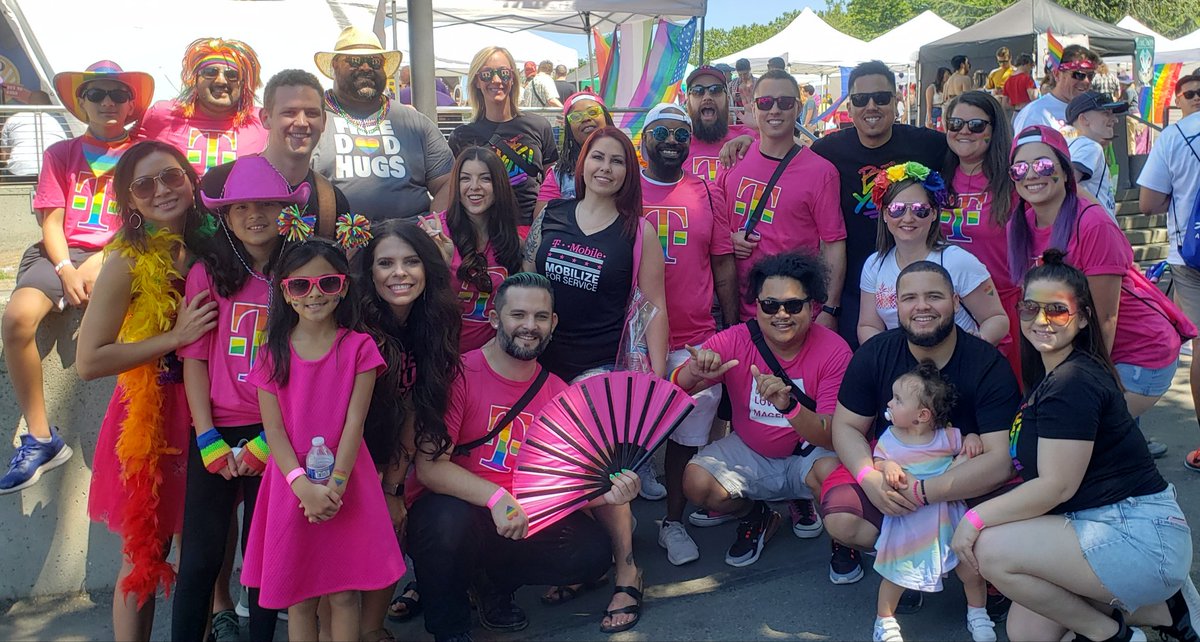 TOPsFrontline's tweet photo. TOPs is family! Great time today at 🏳️‍🌈❤ #SeattlePride #TOPs #UnlimitedPride #BestofFrontline https://t.co/S4dLqy3ABN