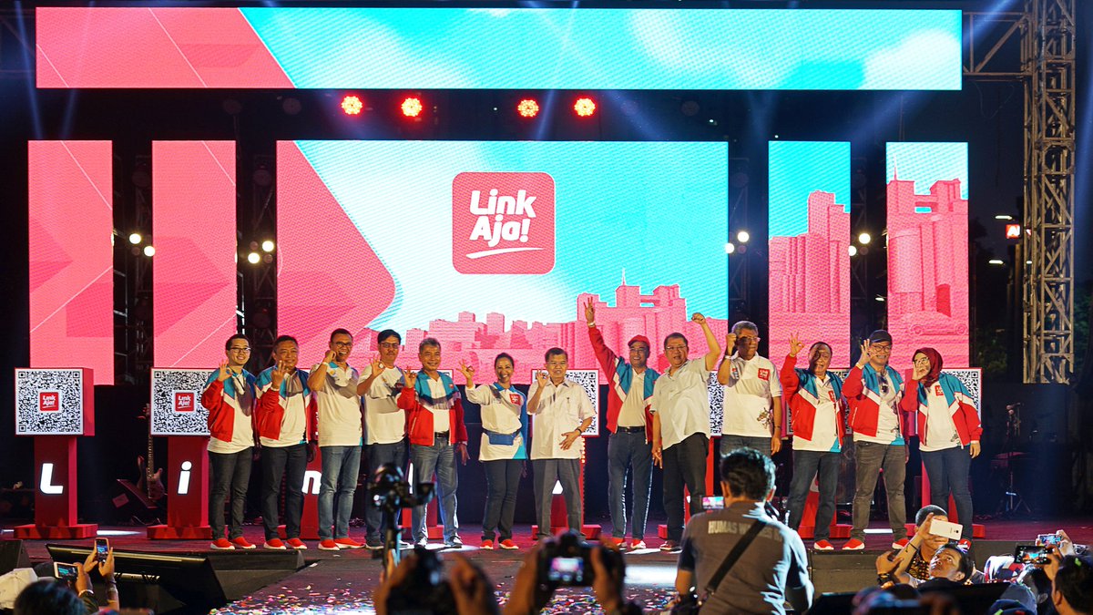 Grand Launching <a href="/linkaja/">LinkAja</a> oleh Wakil Presiden RI Jusuf Kalla dan Menteri <a href="/KemenBUMN/">Kementerian BUMN</a> Rini Soemarno. LinkAja hubungkan sistem Bank BUMN dan bisa untuk belanja di Singapura. Hadir juga mendampingi Direktur Utama <a href="/TelkomIndonesia/">Telkom Indonesia</a> Ririek Adriansyah.