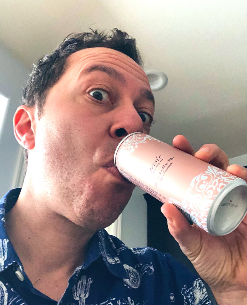 samriegel's tweet photo. #weekend #rose #inacan #extremelyaverage #notanad #unlesstheywanttosponsorme #iftheydoiwilldeletethistweet #andtweetsomethingmuchmorepositive https://t.co/ghYiWXtx81