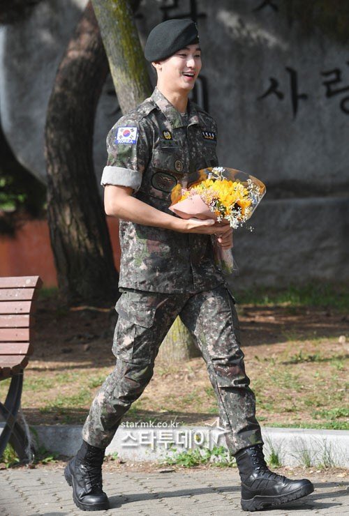 bleuphilo's tweet photo. 0701 Welcome Back #KimSooHyun https://t.co/u8CU4M8Sru