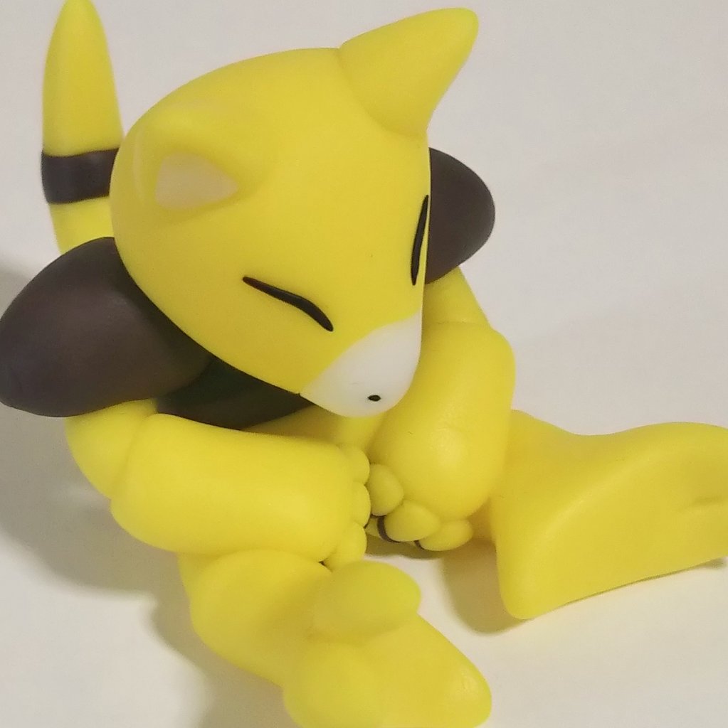 Gaji ケーシィ作りました 不思議なキツネのポケモンでかわいいですね だいぶ体がつぶれてしまったのでぐっすり寝てるケーシィになりました 粘土 ポケモンgo T Co Rtx0bfxnvc Twitter
